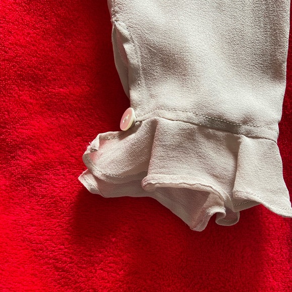 Women’s silk button up shirt - Picture 3 of 3